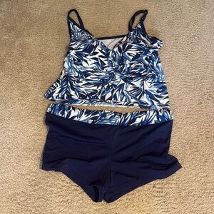 EUC South point woman’s 2 pc navy and white bathing suit 22W